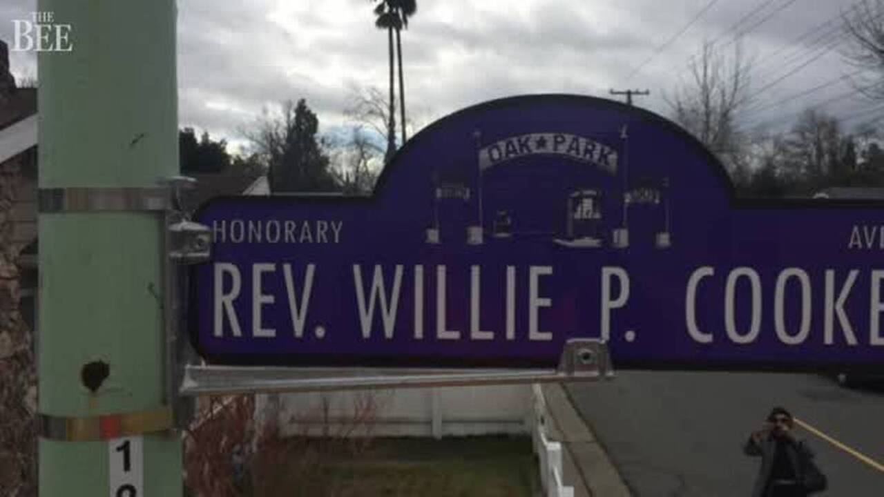 Street sign topper honors Oak Park pastor