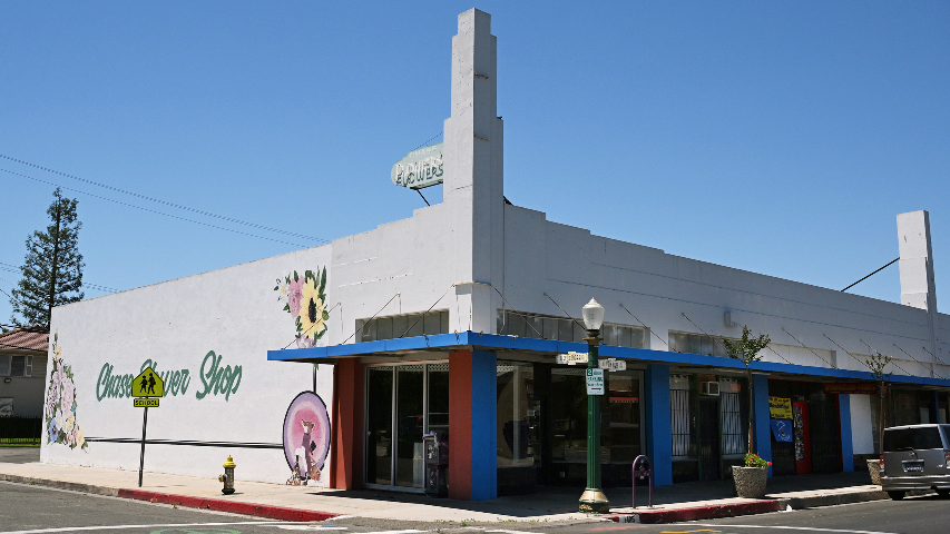 Tower District floral shop closes doors after 80 years in business in Fresno