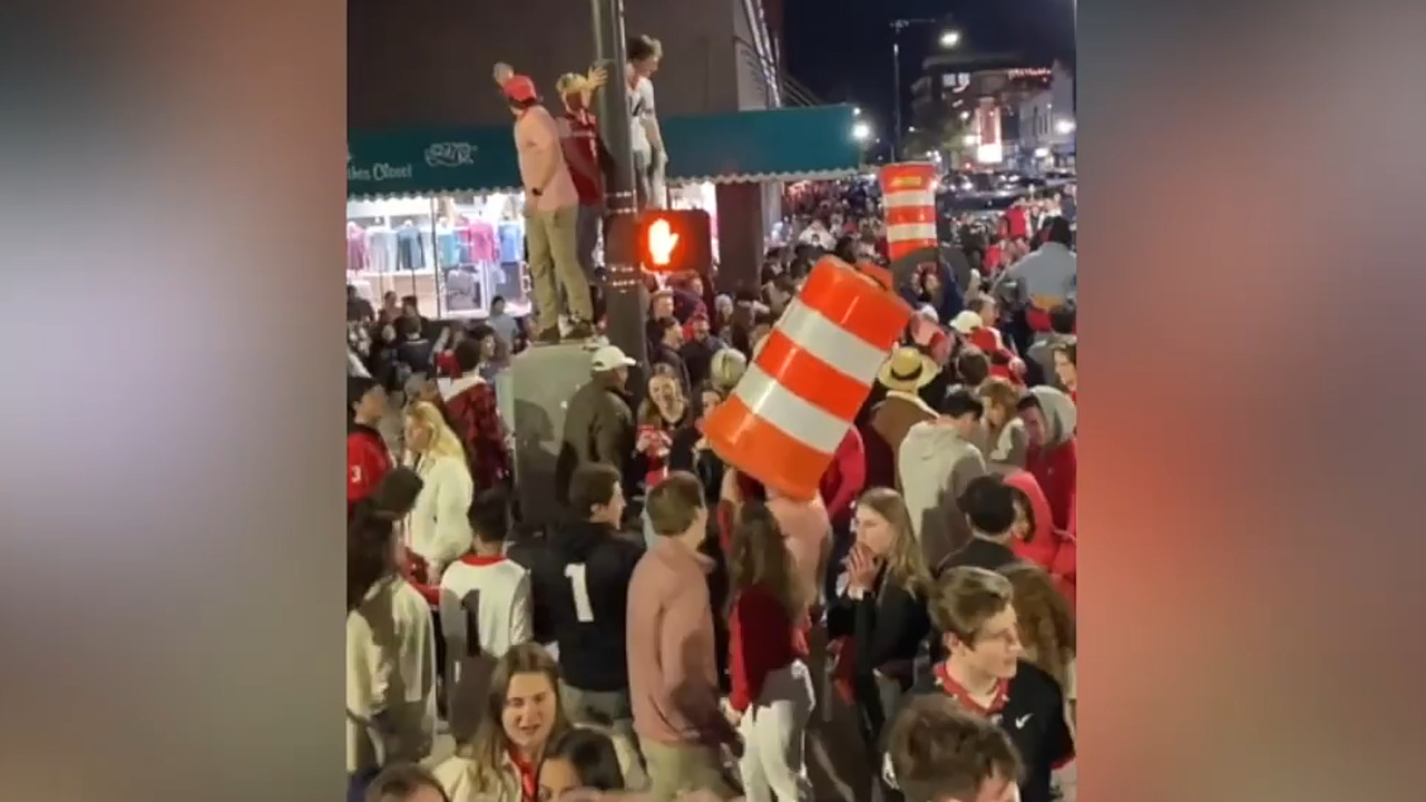 Georgia fans celebrate winning the national championship
