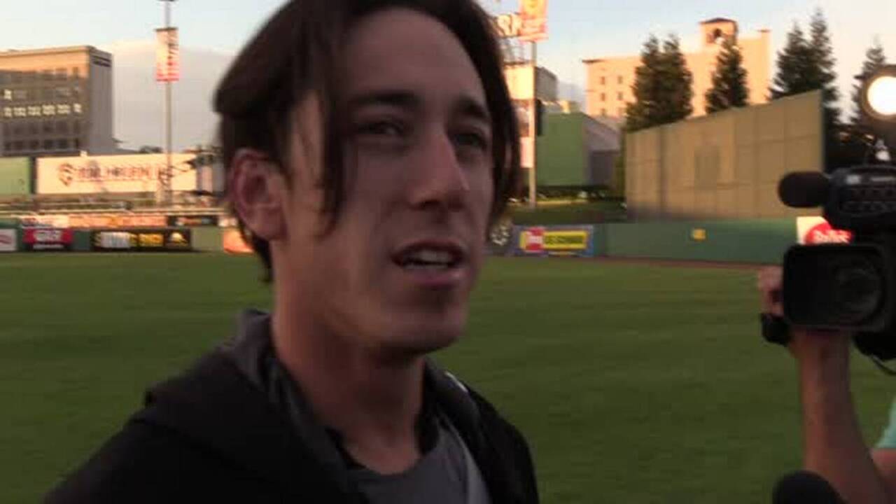 Tim Lincecum puts on a show against the Fresno Grizzlies