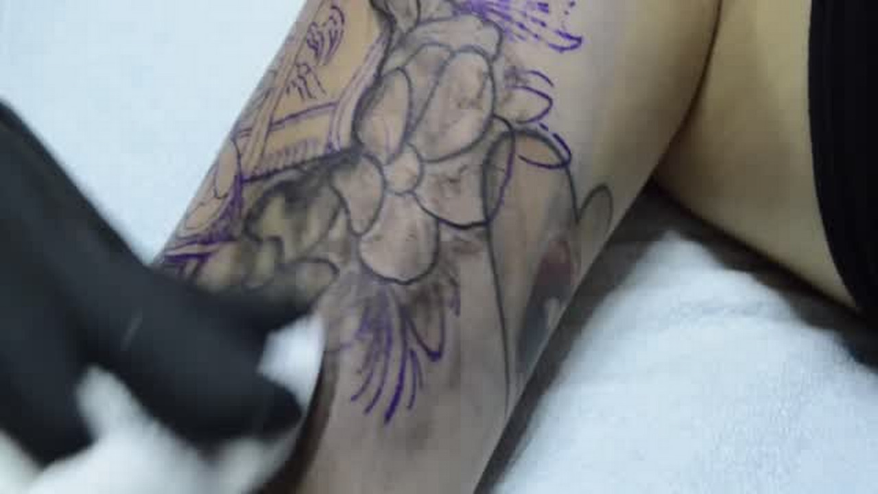 A 4-hour tattoo in 4 minutes at Red Raven Art Company