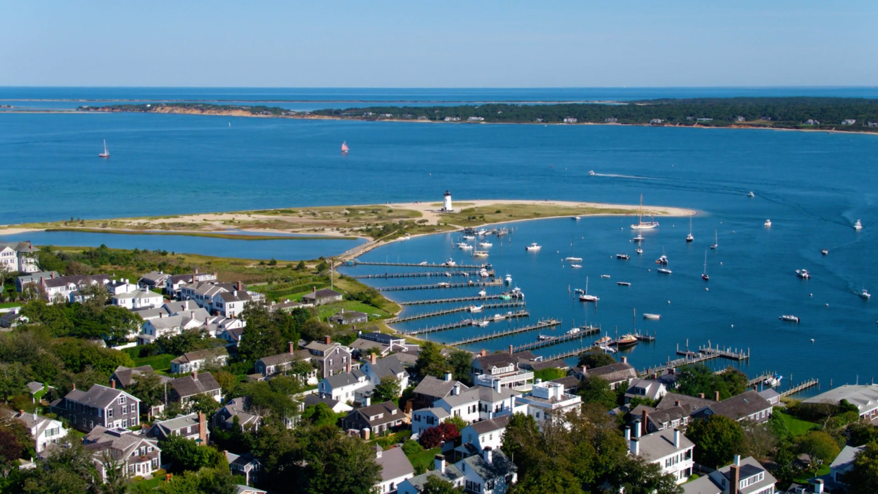 What is Martha’s Vineyard best known for? The rich and famous can tell you quickly