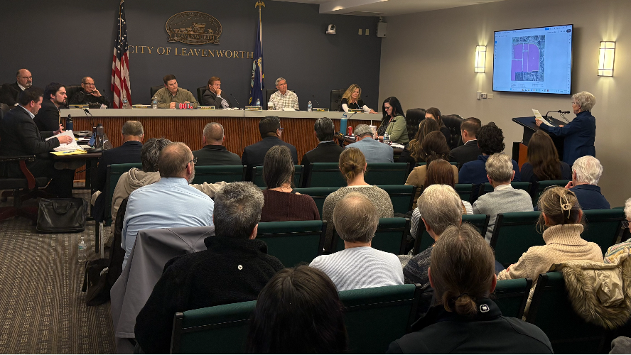 Retired teacher escorted out of Leavenworth meeting about ICE detention