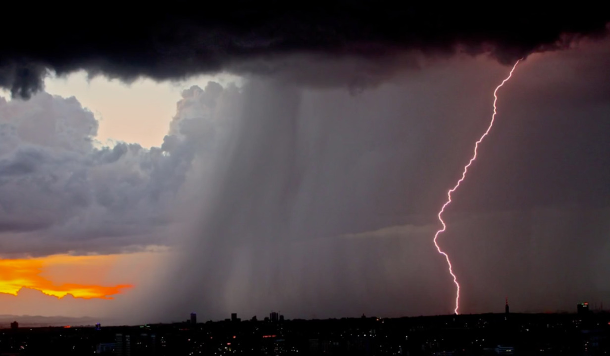 What to do in a thunderstorm. Safety tips from meteorologists after fatal lightning strike