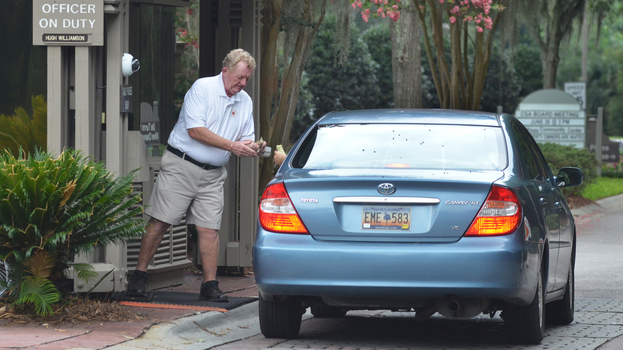 Do you want to get to the beach in Sea Pines using your one-day gate pass? Here’s how