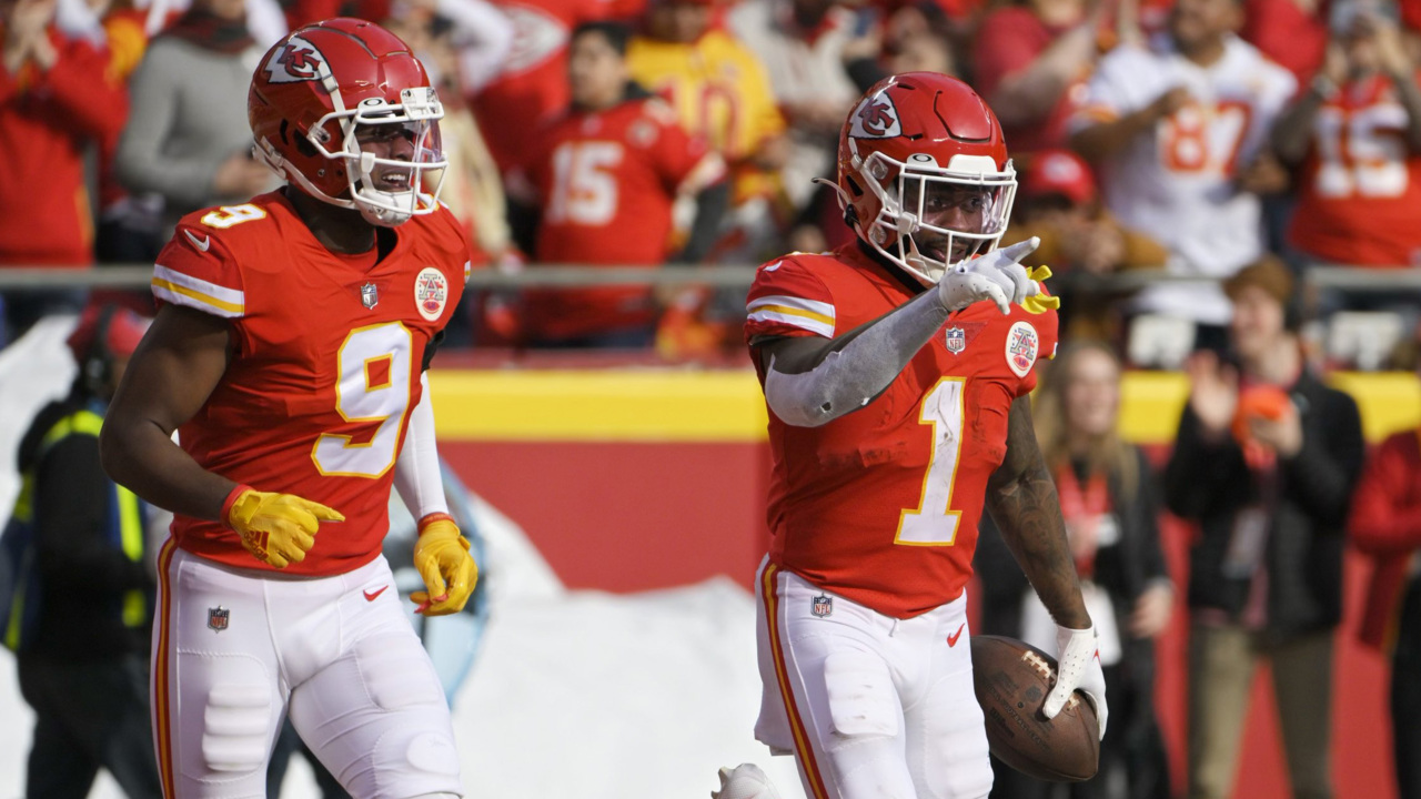 Slideshow of Kansas City Chiefs playing the Denver Broncos at Arrowhead ...