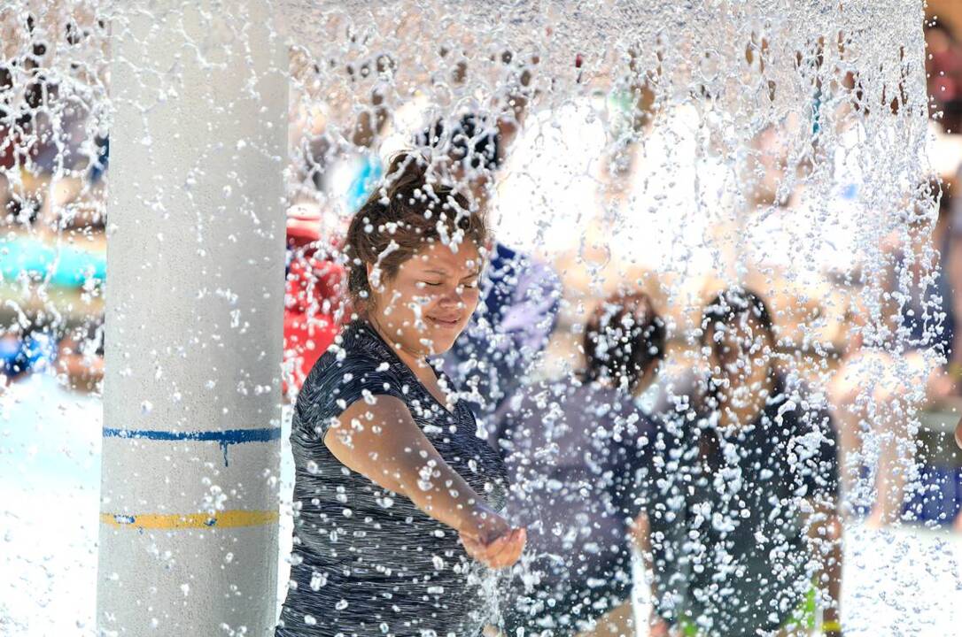 Families take the plunge at The Ravine Water Park to cool off | San ...