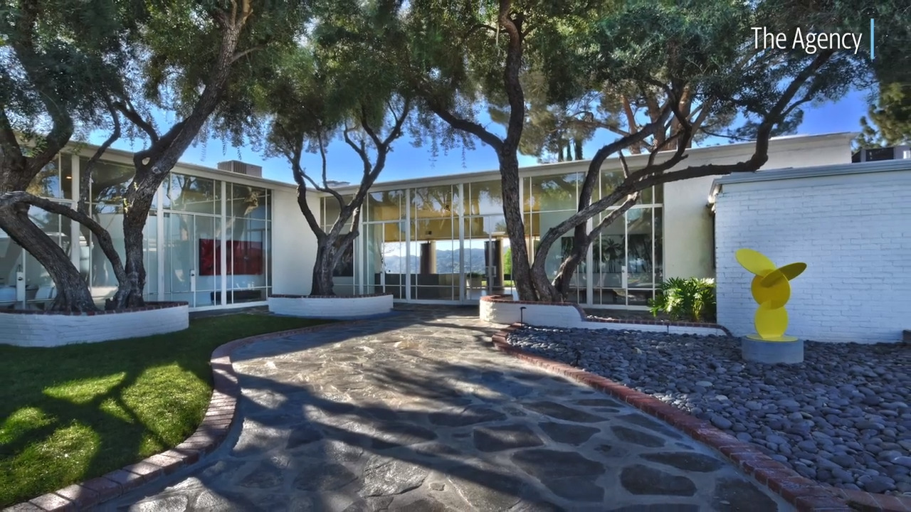 Walk through Frank Sinatra’s $12.5 million home, where Marilyn crashed, Rat Pack partied