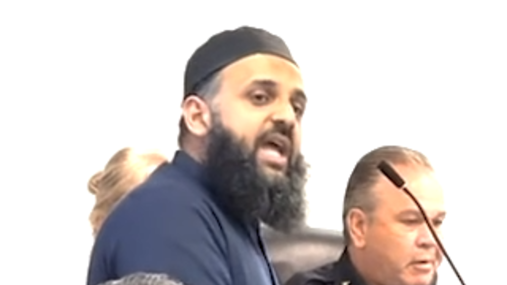 Lake Norman mosque draws packed town meeting Tuesday night