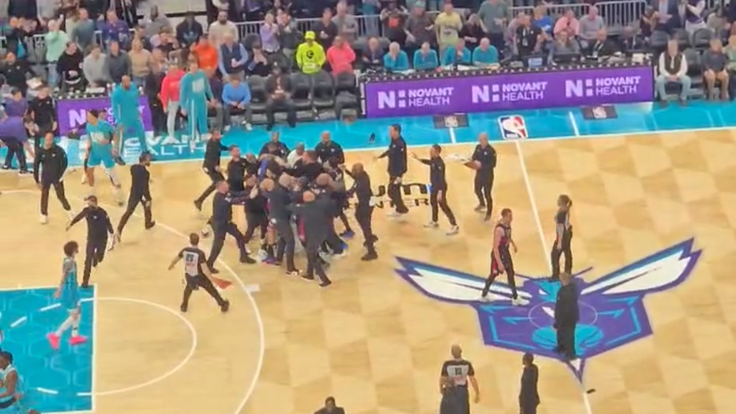 Charlotte Hornets, Detroit Pistons break out into a fight during game
