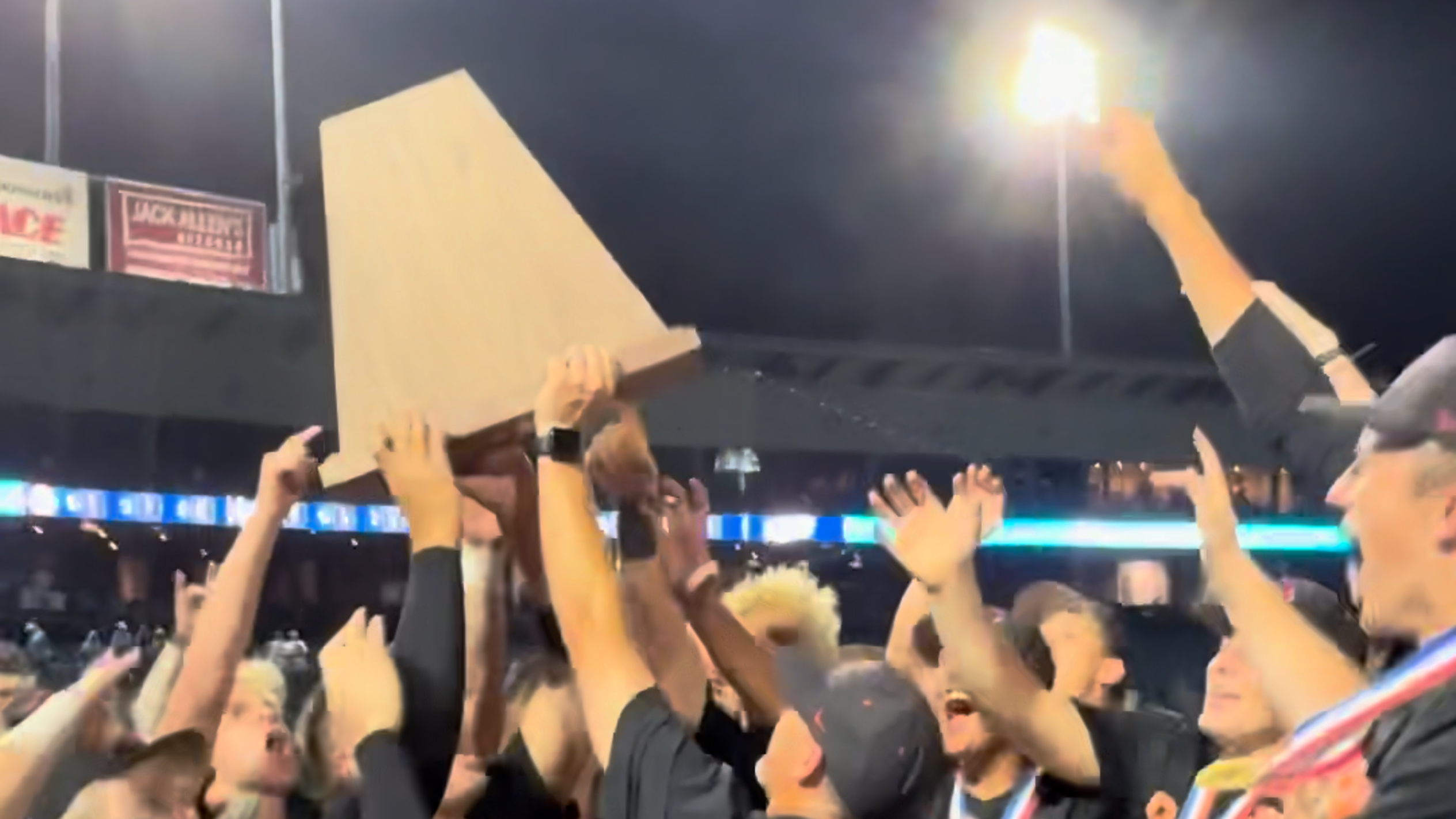 Watch: Aledo celebrates consecutive baseball state championships