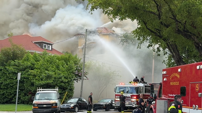 Massive fire follows shooting at Miami apartment building | Miami Herald