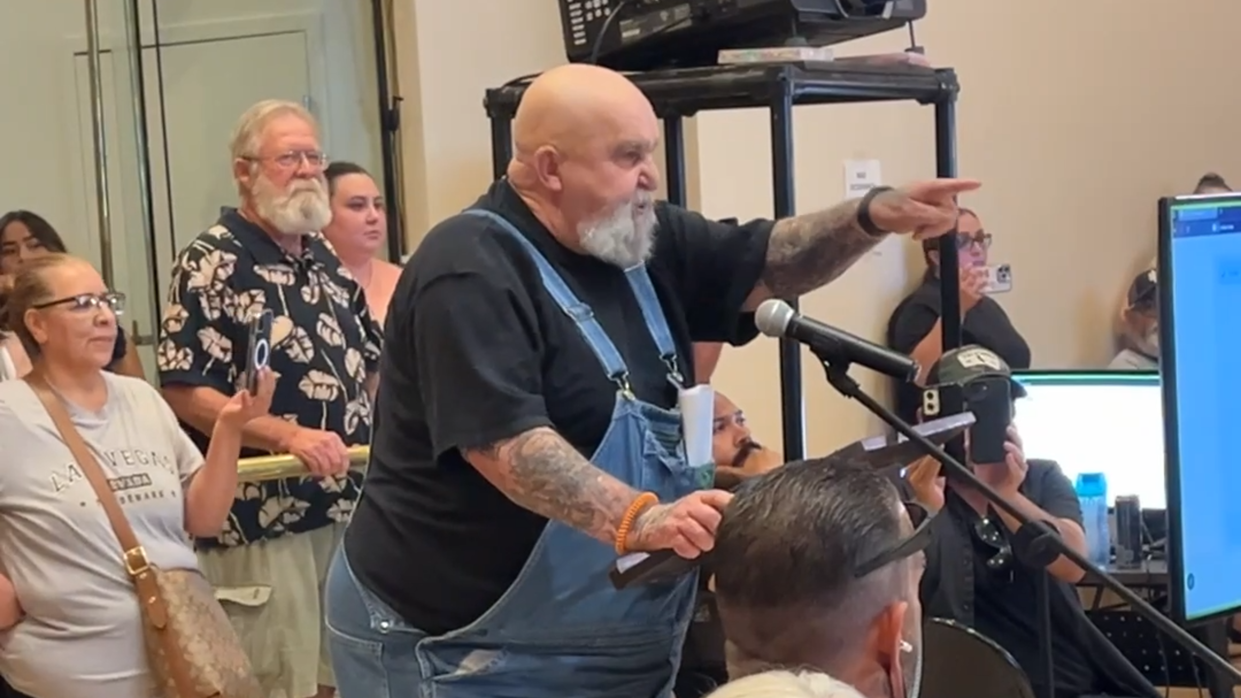 Avenal public confronts recalled city council