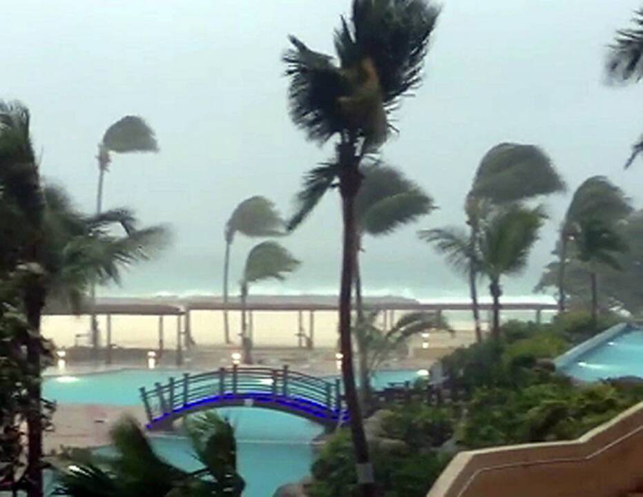Hurricane Matthew pushing across Caribbean as strong Cat 3 storm