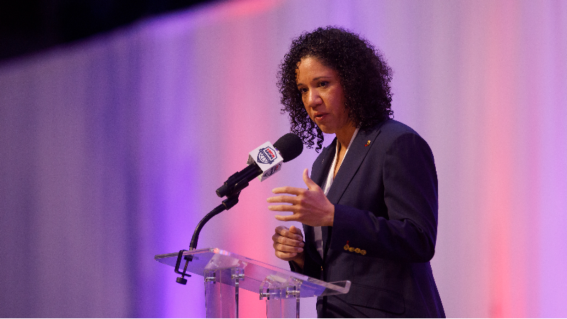 Kara Lawson honors Pat Summit as she prepares for Los Angeles Olympics
