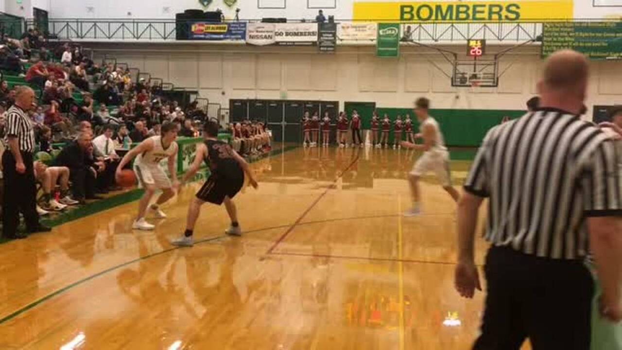 Richland boys continue to roll, rock University in district opener