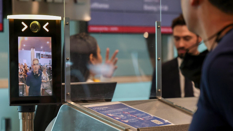 See a flight at MIA use facial recognition to speed up boarding