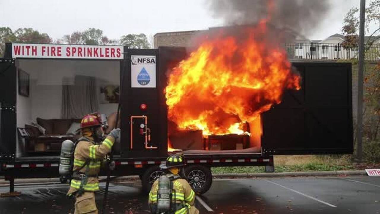 Dormitory Fire Protection How valuable are sprinklers in dorm rooms? Watch this fire to see ...