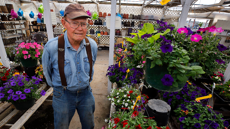 Popular garden center closing after decades in the Tri-Cities