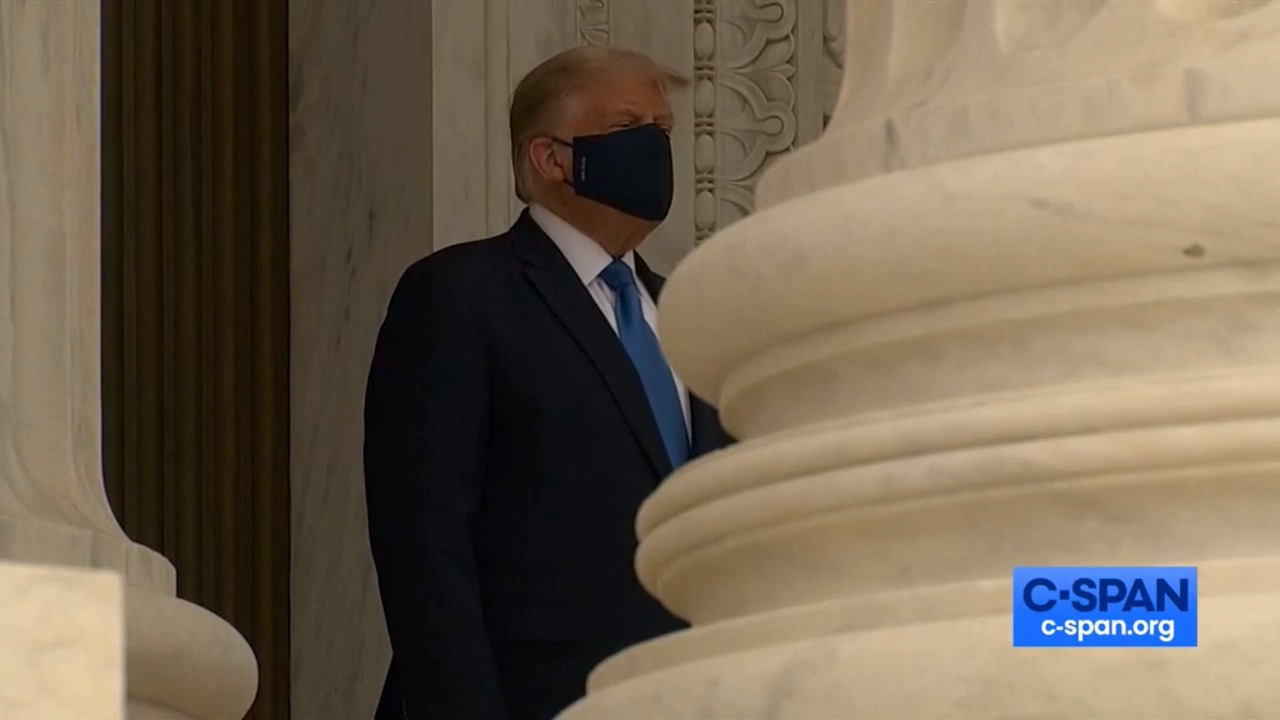 Crowds boo President Trump as he paid respect to Ruth Bader Ginsburg