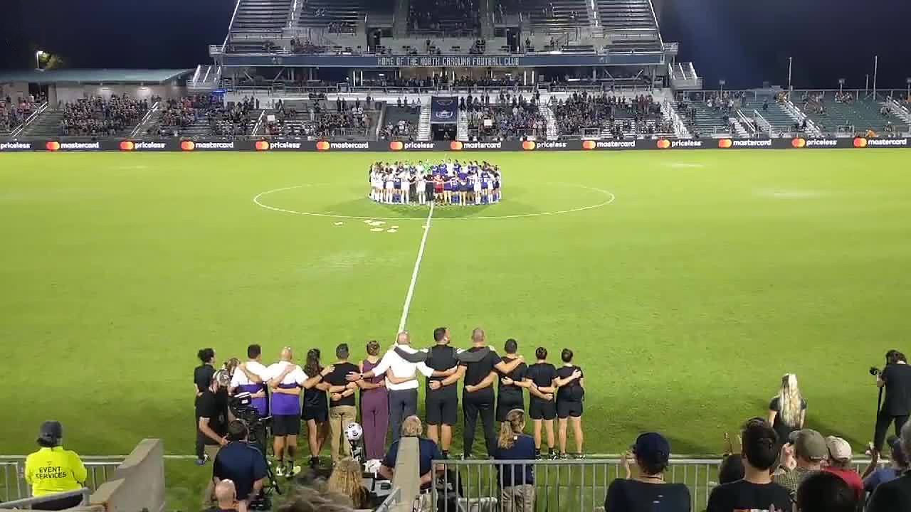 Teams hold moment of silence during NWSL game in North Carolina