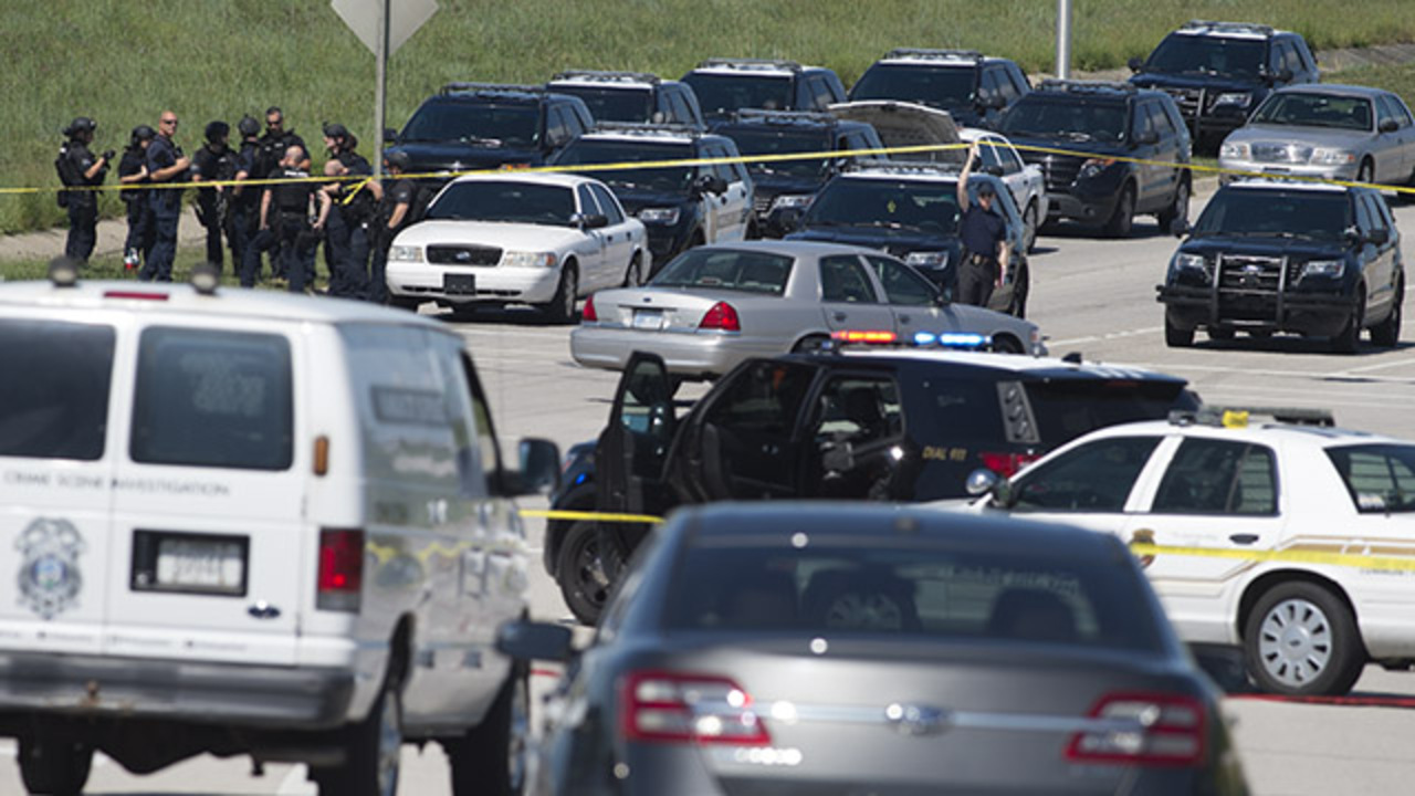 KCK police shooting investigated near Legends (Video) | Kansas City Star