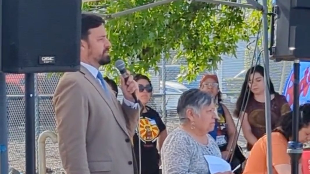 Labor activist attends immigration hearing