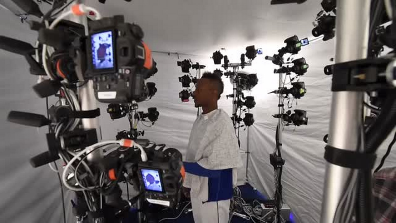 Video: Royals players pose for 3D pictures for MLB video game