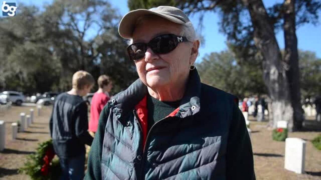 Families and volunteers remember those who served at Beaufort National Cemetery