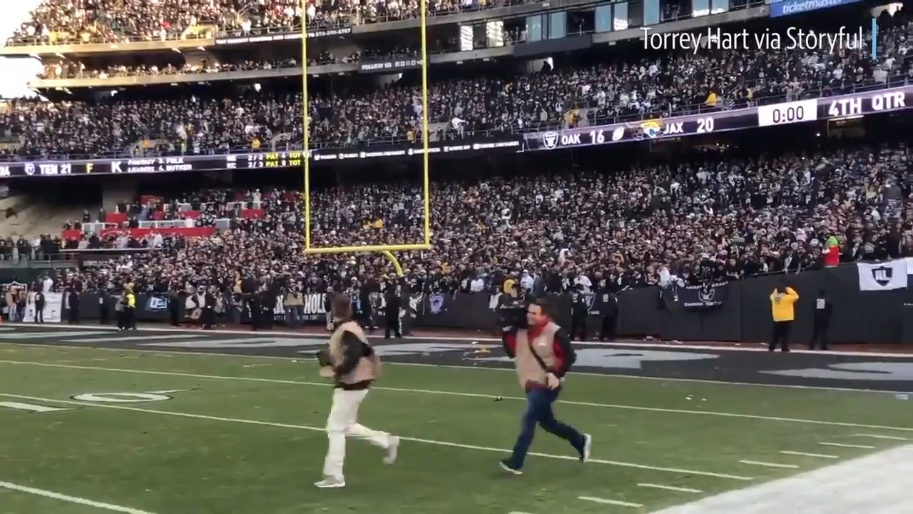 Here are Raiders fans tossing garbage onto field final game in Oakland ends in loss