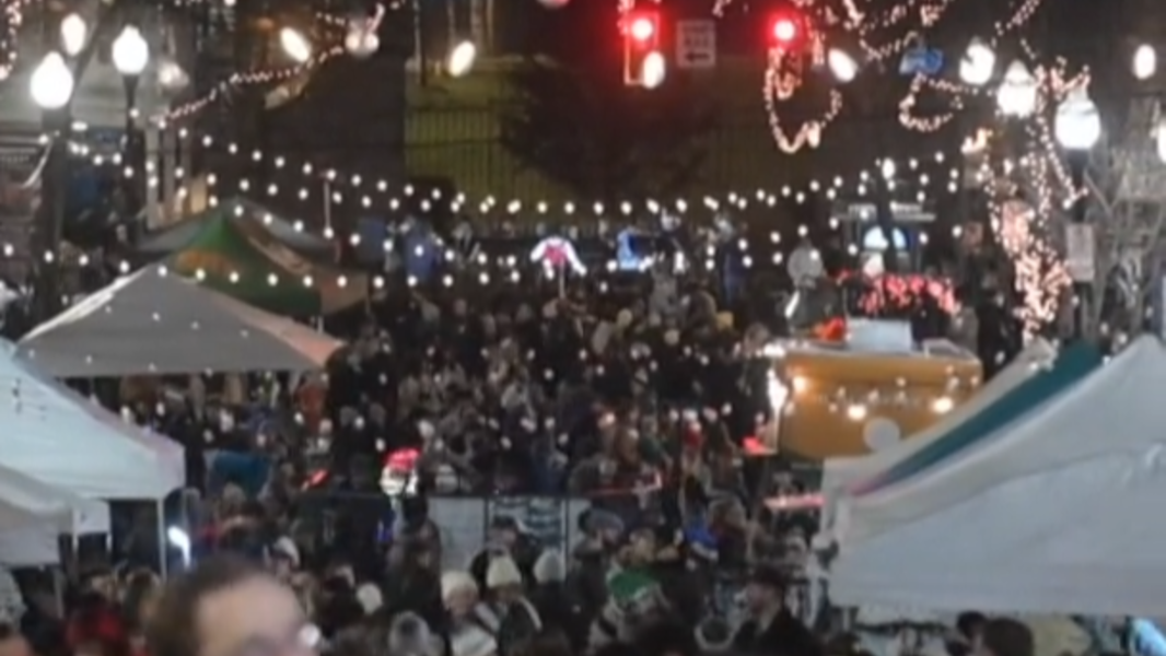 Holiday season kicks off in State College with Light Up Night