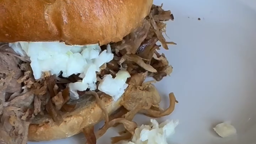 Pigs, pigs everywhere at this Lake Norman restaurant
