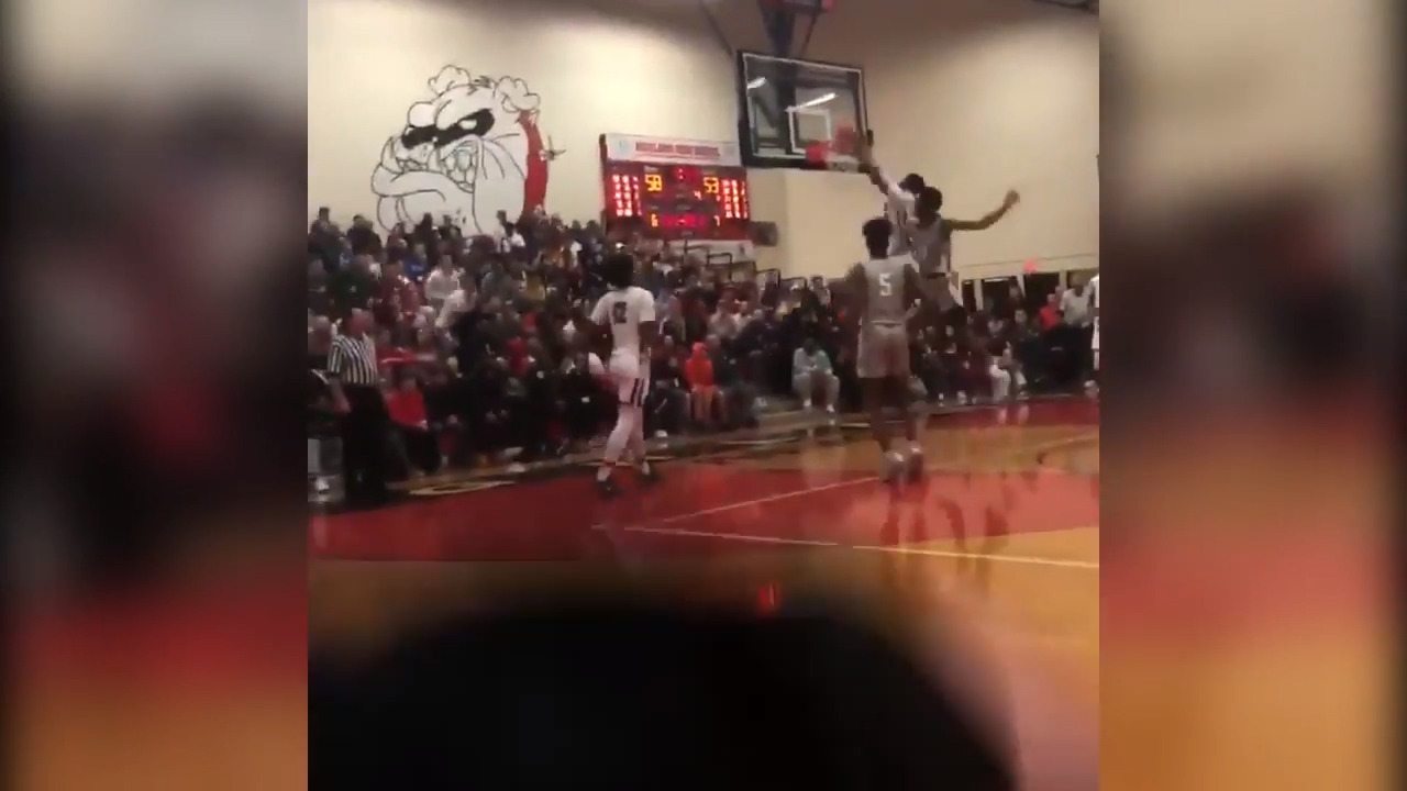 Belleville West’s EJ Liddell slams home a monster dunk