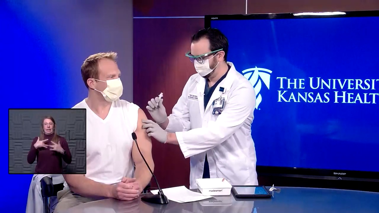 Employees at Kansas City area health system have until Dec. 1 to get a COVID shot