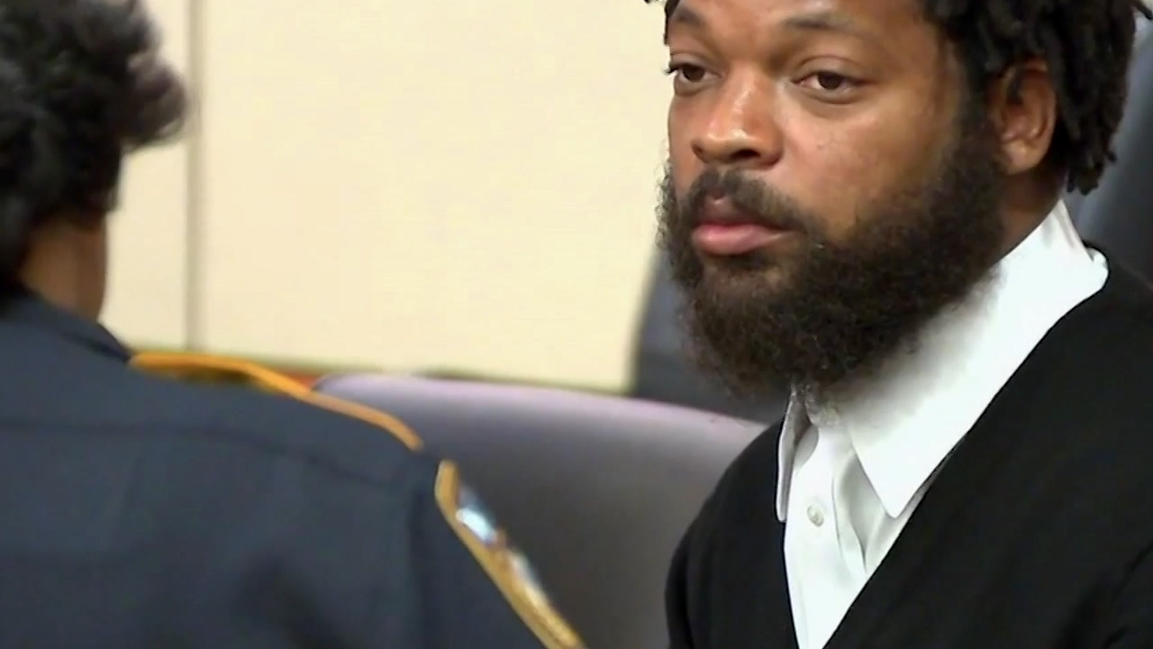 Michael Bennett posts $10,000 bond after turning himself in to Texas authorities on felony charge