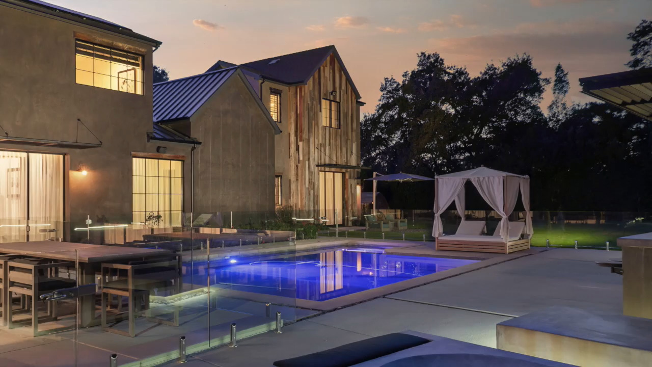 Kelly Clarkson selling her stunning Encino home for $10 million – take a look