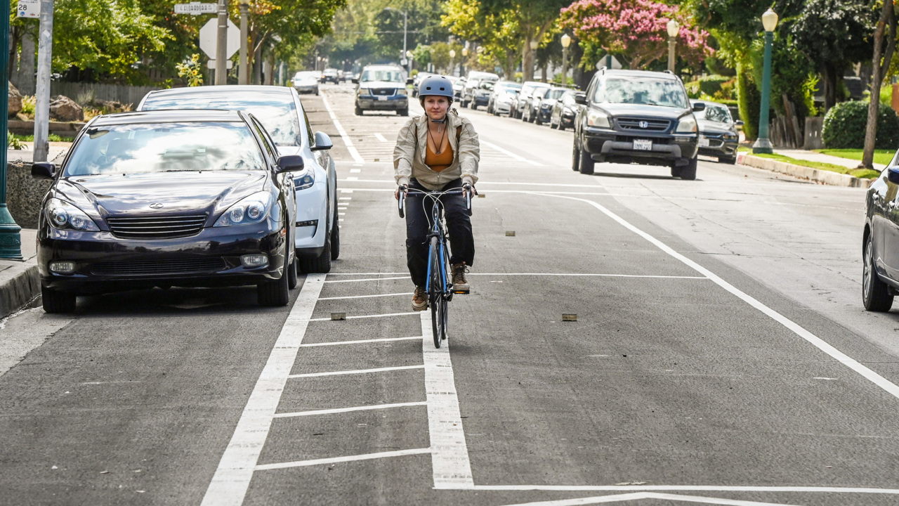New protected bike lane has people parking in this Fresno street. It’s causing drama