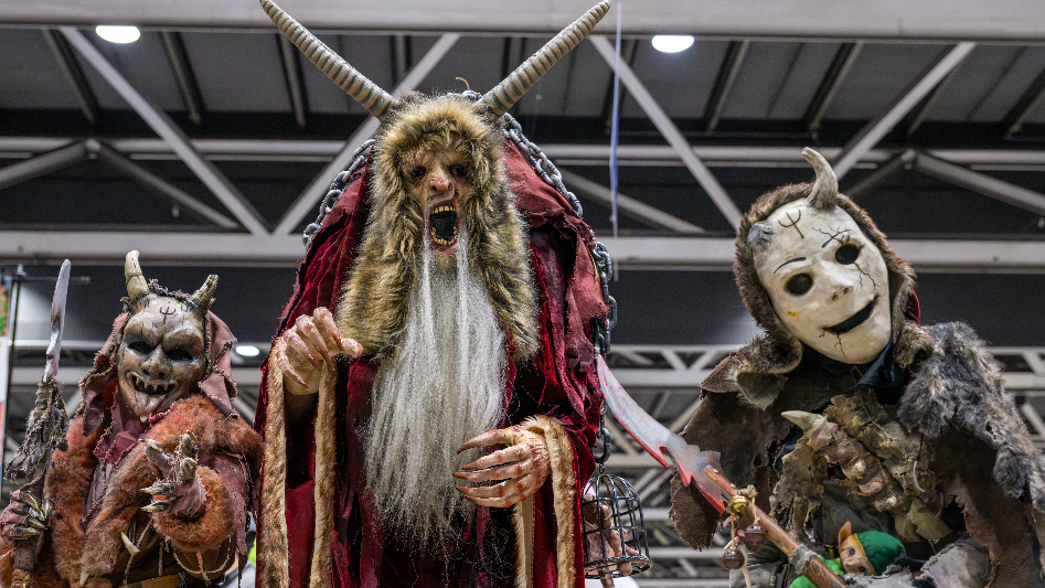 Elijah Wood, William Shatner are at Planet Comicon KC this weekend. What to know