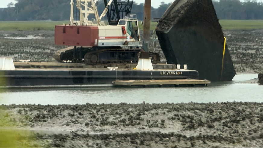 Photos show crane pulling out barge before collapse into Hilton Head creek