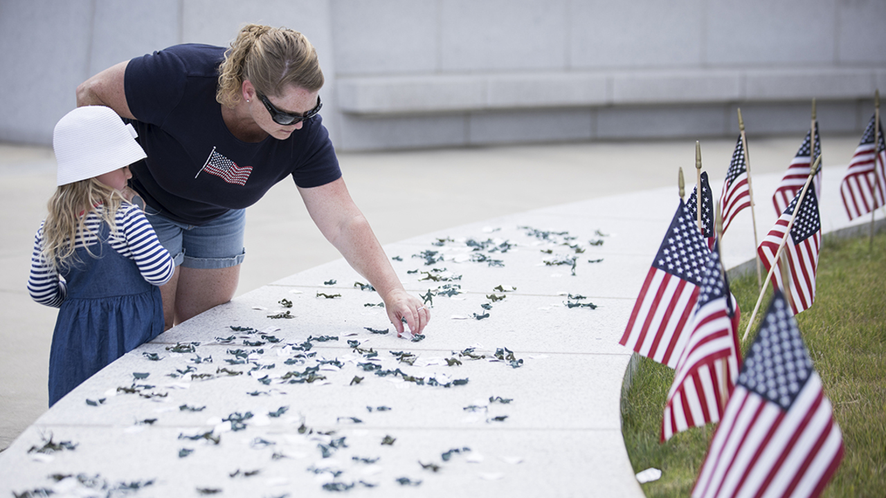 Families use toy soldiers to honor real military heroes at Memorial Day event