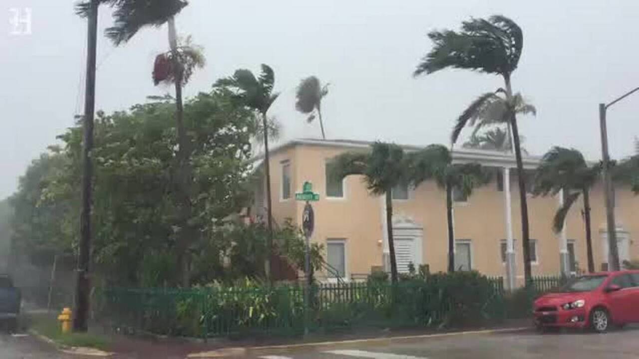Strong rains felt on Miami Beach because of hurricane Matthew