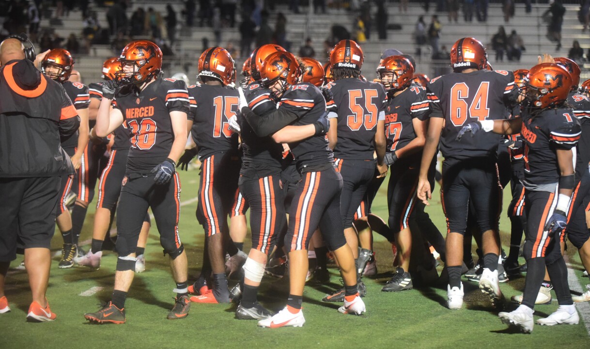 Merced scores two touchdowns late to win CCC thriller over Hilmar