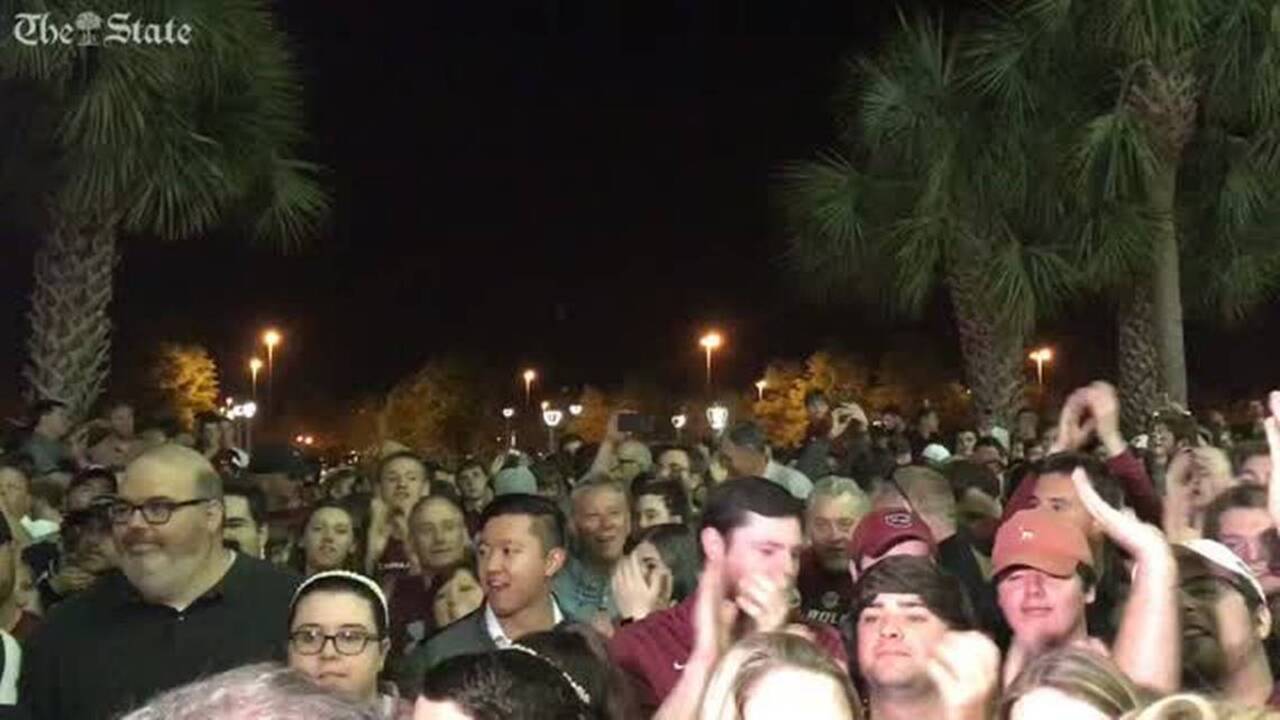 USC fans chant 'We want Zion!' at team arrival celebration