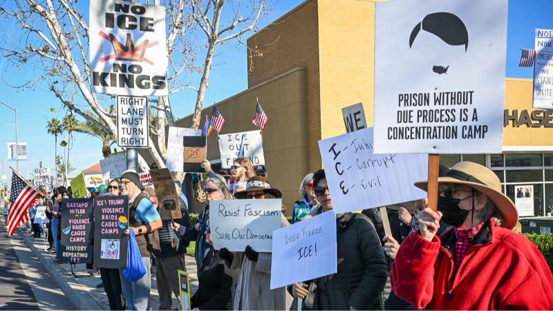 Miles de personas en Fresno protestan contra las acciones de ICE y el asesinato de Renee Nicole Good en Minneapolis
