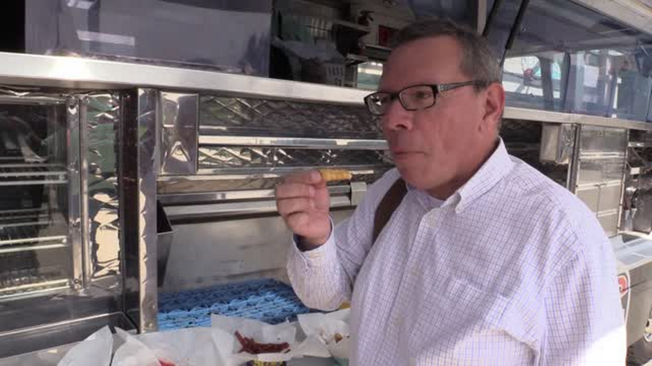 Fresno Bee reporters taste test eats from Grizzlies' new food truck