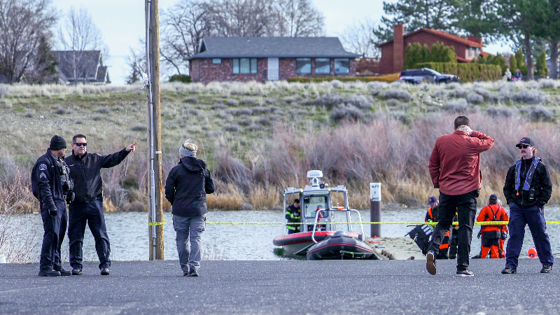 Body found in submerged car at Pasco park