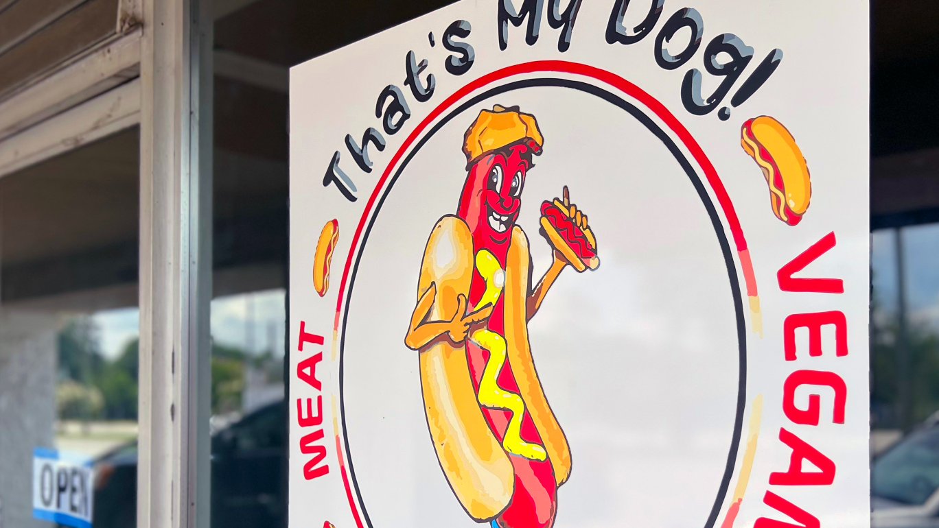 Columbus native opens new hot dog joint. Check it out.