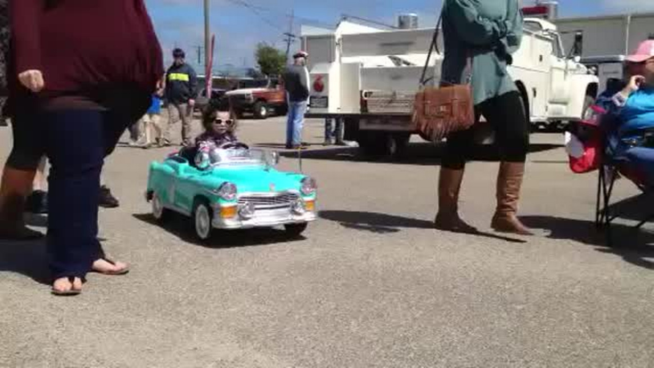 Tiny Cruiser rides in remotely controlled style