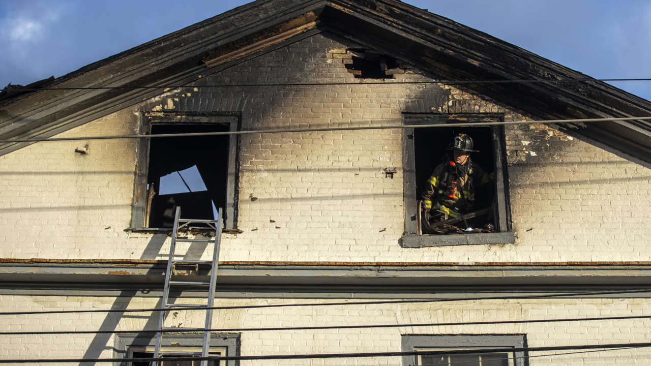 Lexington fire crews respond to fire in downtown (Video) | Lexington ...