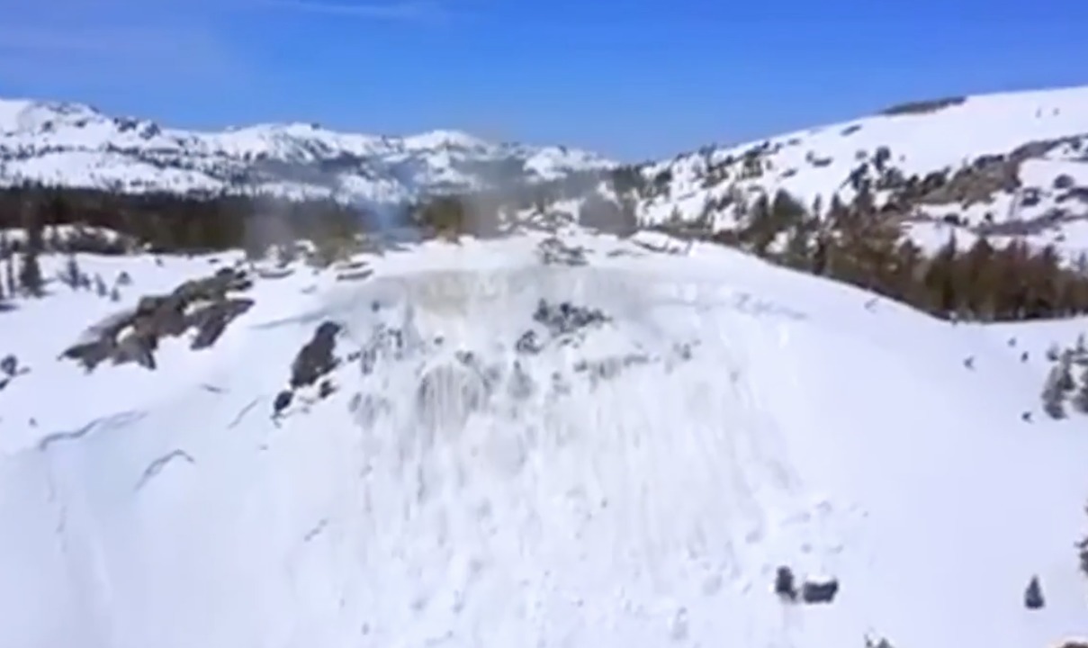 How avalanches happen